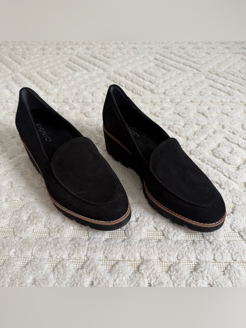 Vionic Ava Black Suede Loafers Wide 8.5 Orthotic Lug Sole Comfort Shoes Fall